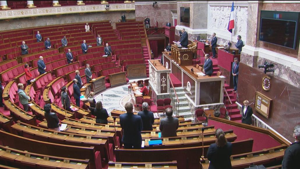 Confinement : des questions au gouvernement avec un seul député par groupe Confinement : des questions au gouvernement avec un seul député par groupe