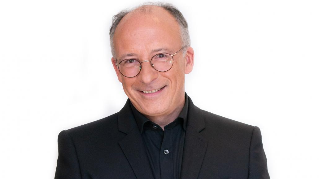 Yves Thréard fond blanc retouche Yves Thréard fond blanc retouche