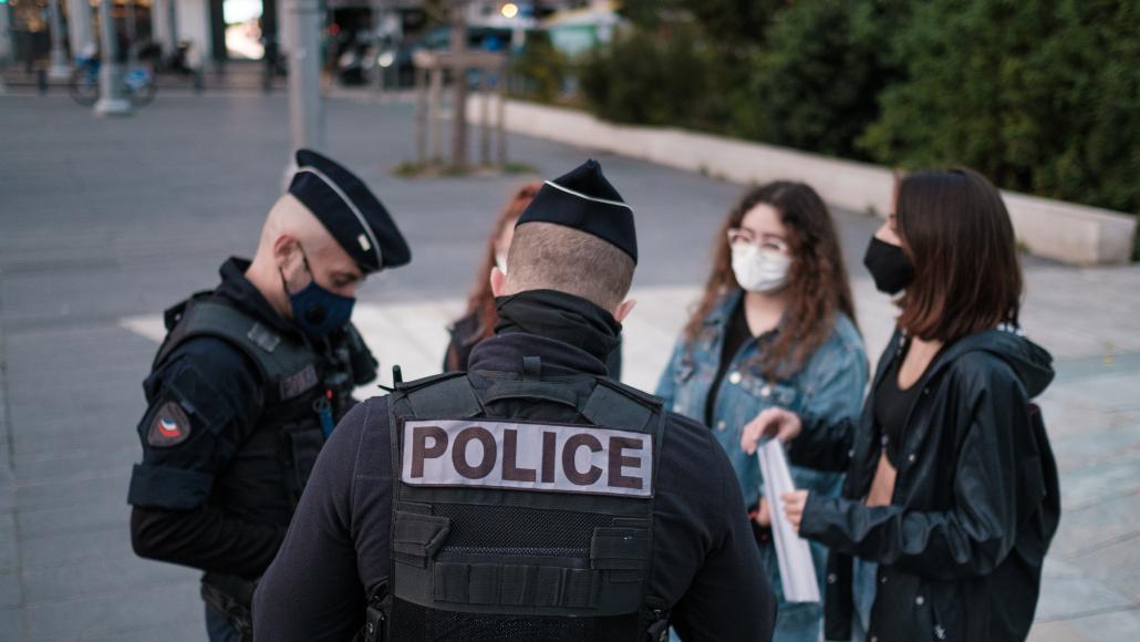 Un contrôle du respect des mesures de confinement à Nice, en novembre 2020 Un contrôle du respect des mesures de confinement à Nice, en novembre 2020