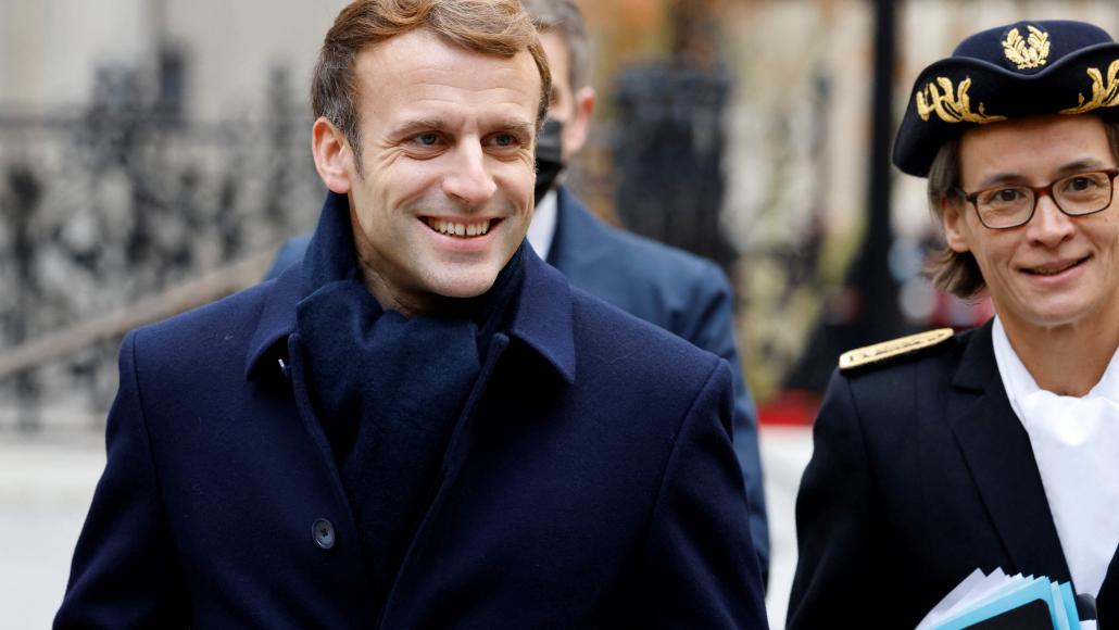Emmanuel Macron avec la préfète de la Somme, ce lundi 22 novembre