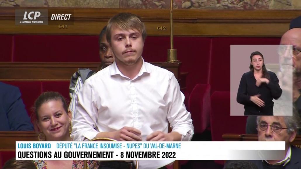 Louis Boyard (LFI) en chemise lors de la séance de questions au gouvernement, mardi 8 novembre 2022