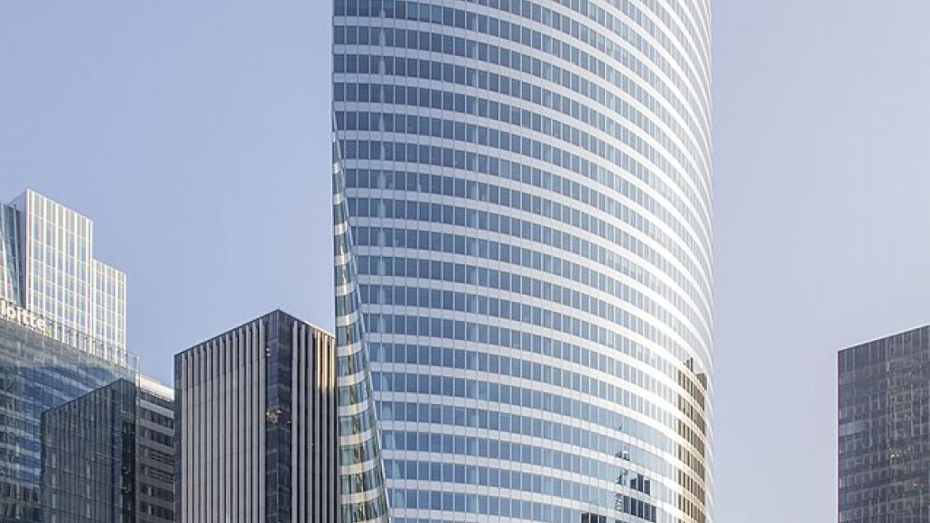 La Tour Légende abritant la société EDF dans le quartier de La Défense, à Puteaux (92), en mars 2022. Crédits photo : Wikipédia (Licence Creative Commons)
