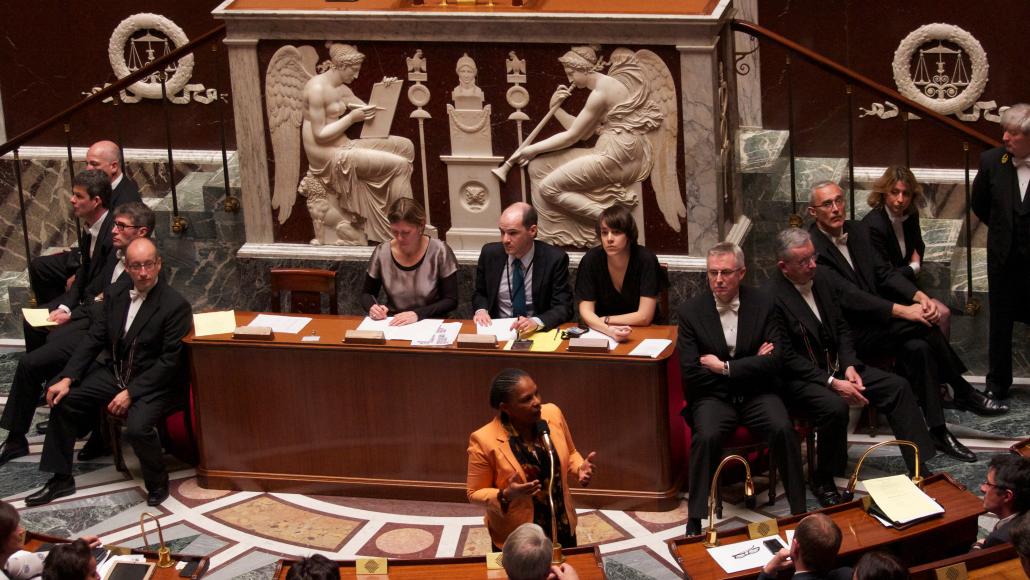 La ministre de la Justice et Garde des Sceaux Christiane Taubira dans l'hémicycle de l'Assemblée nationale lors du vote solennel en deuxième lecture du projet de loi "ouvrant le mariage aux couples de personnes de même sexe", le 23 avril 2013 à l'Assemblée nationale.