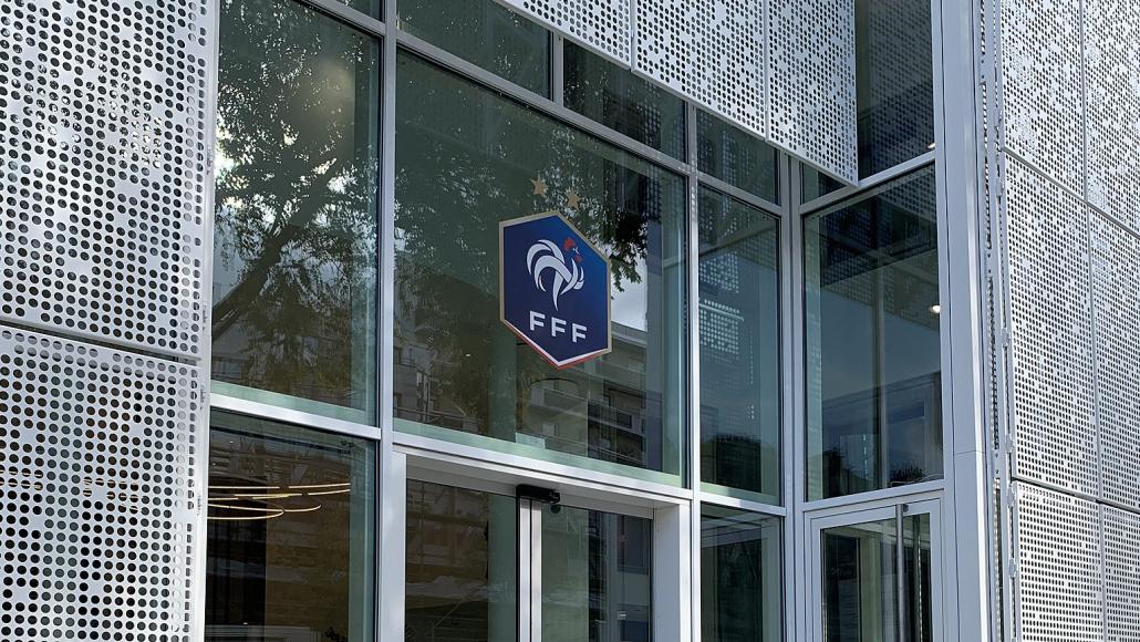 Entrée de la Fédération française de football (FFF), à Paris (15ème). Crédits photo : Wikipédia (licence Creative commons)