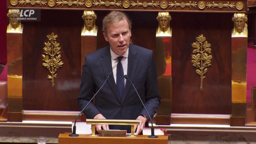 Harold Huwart présente la proposition de loi visant à "simplifier le droit de l'urbanisme et du logement"