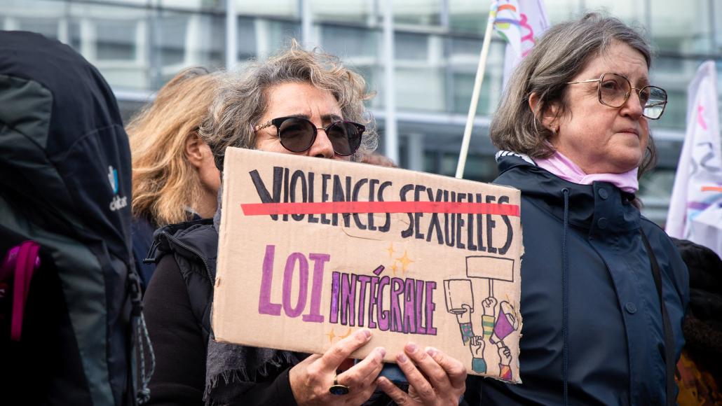 Dans une manifestation contre les violences sexuelles et sexistes, en novembre 2024.