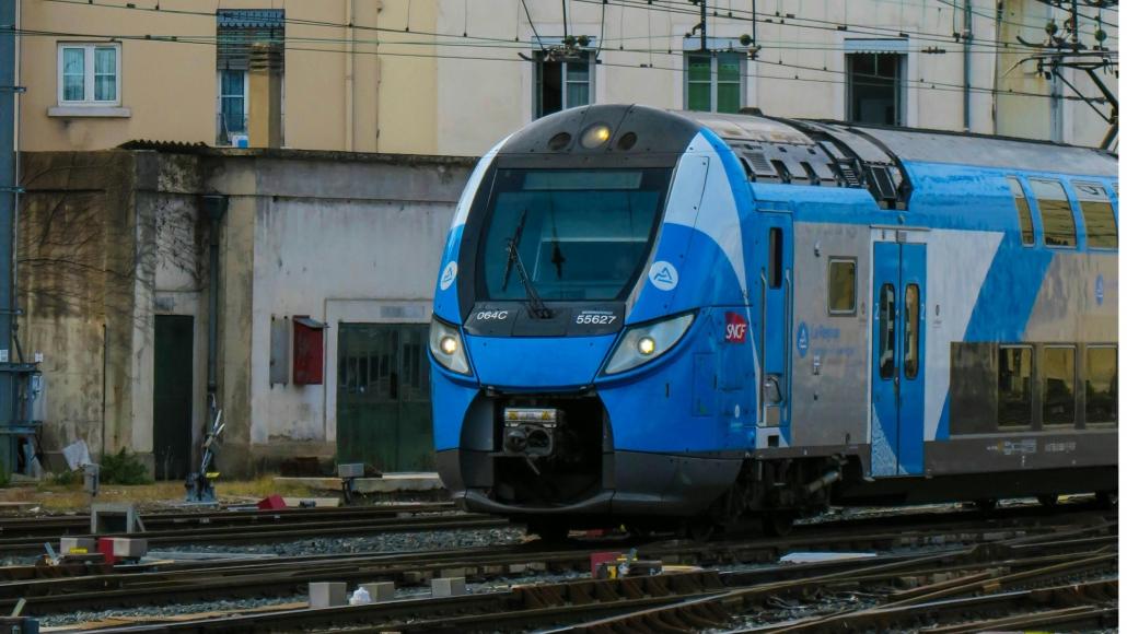 TRANSPORTS: BIENTÔT UNE "CARTE FAMILLE" DÈS LE DEUXIÈME ENFANT POUR RELANCER LA NATALITÉ?