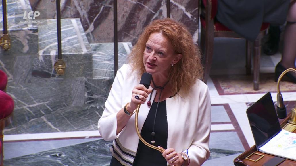 FAST FASHION: LA LOI POUR METTRE UN FREIN À LA MODE JETABLE DÉFINITIVEMENT APPROUVÉE PAR LES DÉPUTÉS