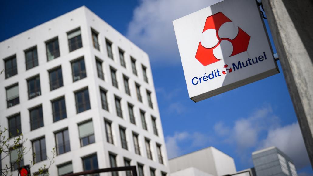Banque Crédit Mutuel, Illustration