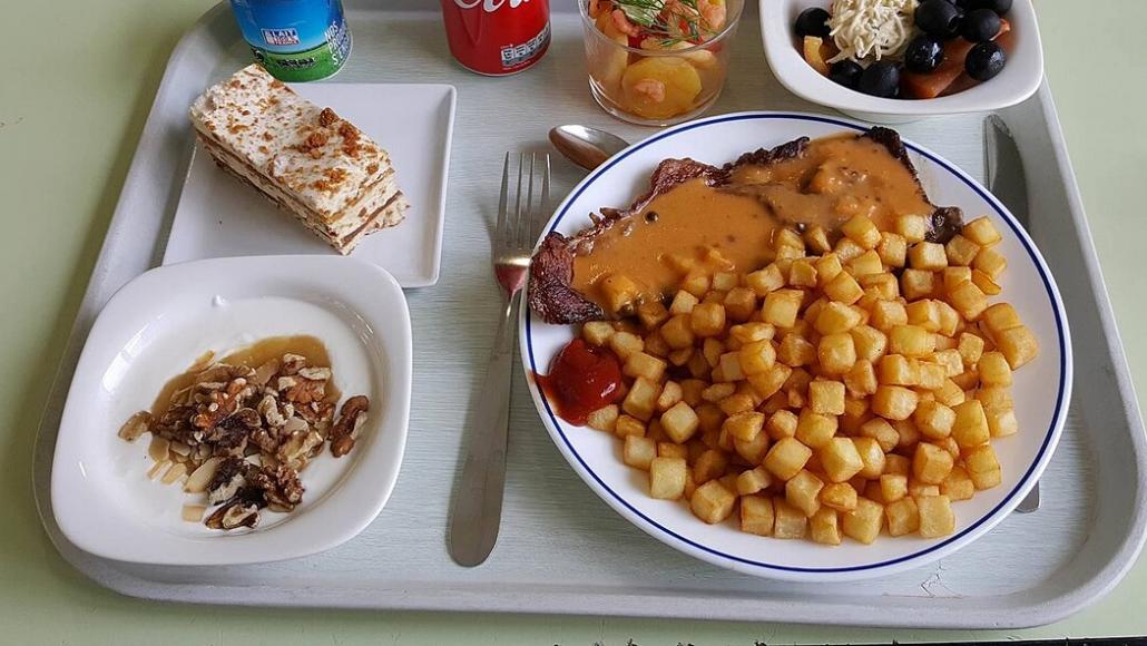 Un plateau repas étudiant (©Wikimedia)