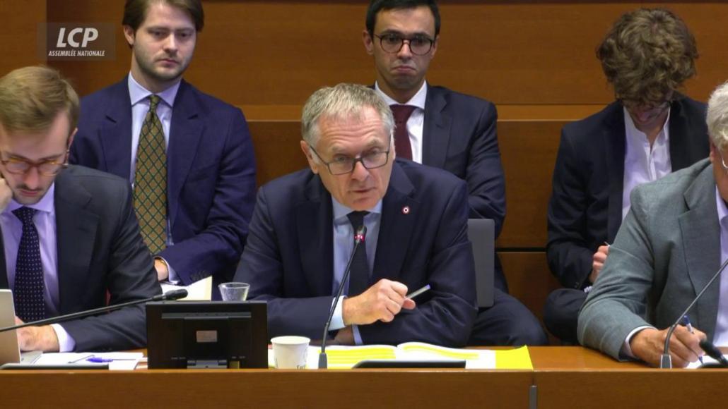 Le rapporteur général du budget, Philippe Juvin, en commission des finances à l'Assemblée nationale