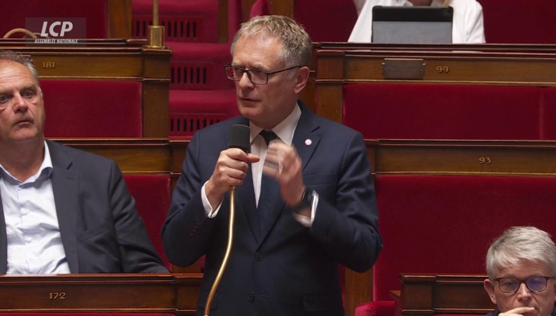 Philippe Juvin dans l'hémicycle de l'Assemblée nationale