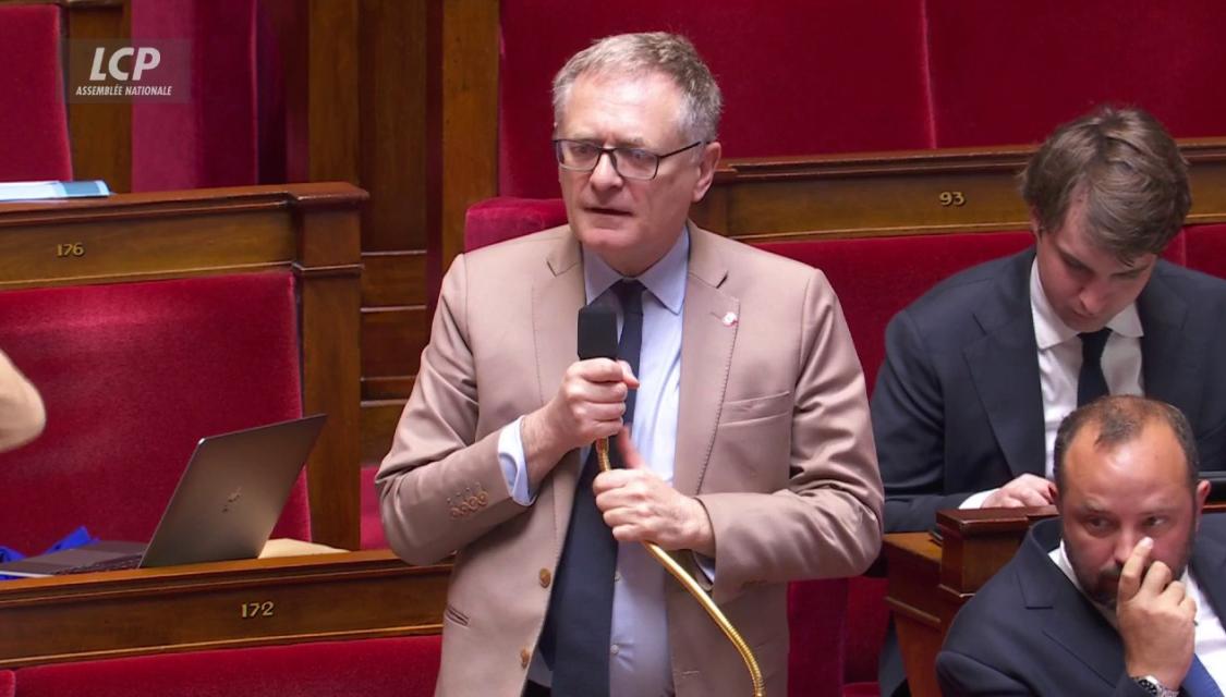Philippe Juvin (DR) dans l'hémicycle, le 19 mai 2025