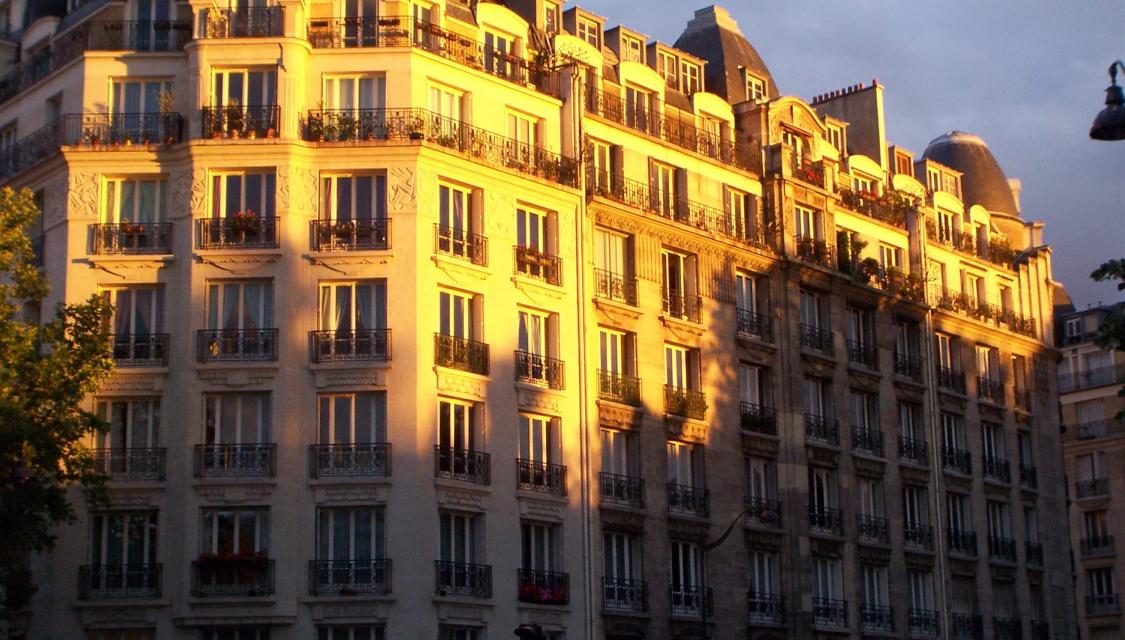 Une façade d'immeuble à Paris Flickr