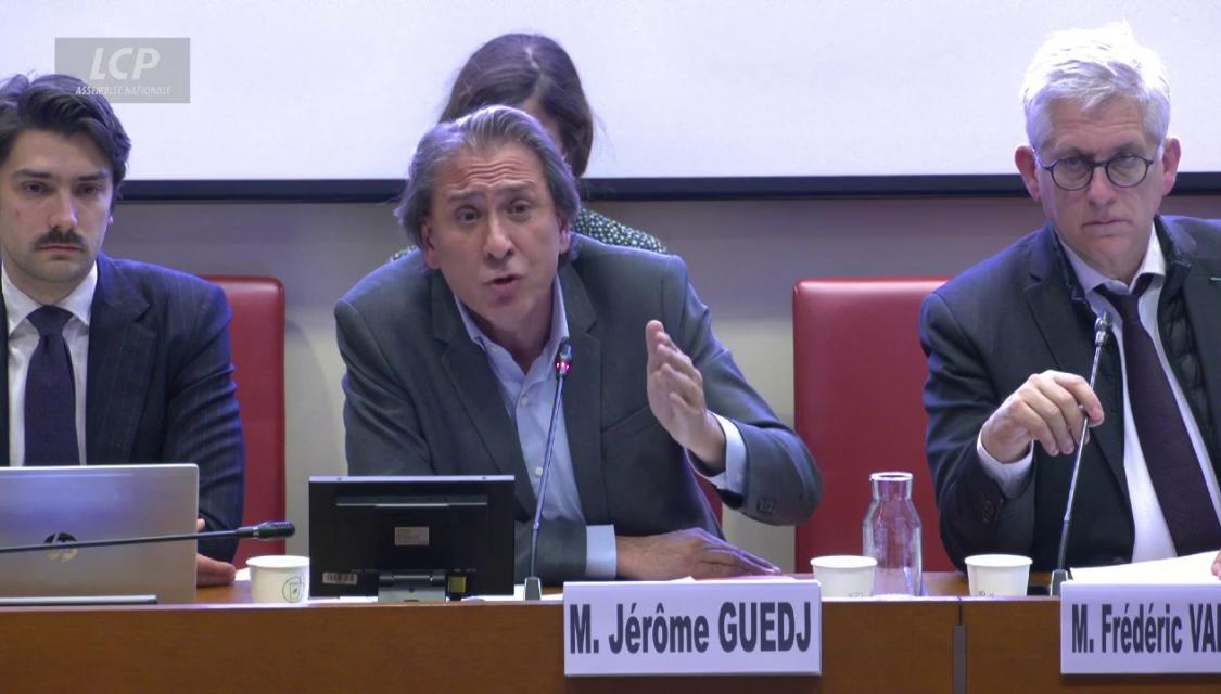 Les députés ont rétabli la suspension de la réforme en commission