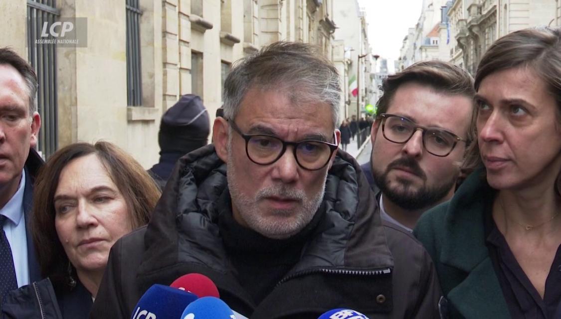 Olivier Faure à la sortie de Matignon, le 1er décembre 2025.