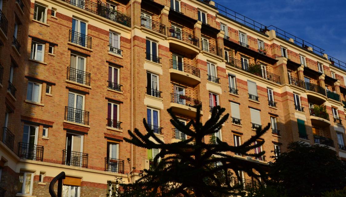 Un immeuble à Paris (© Flick / Jeanne Menjoulet)