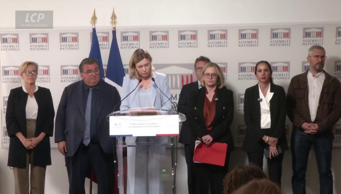 Yaël Braun-Pivet et les députés qui portent le texte intégral sur les violences contre les enfants