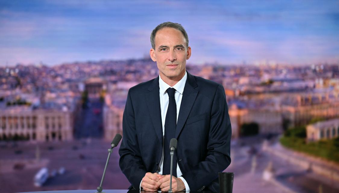 Raphaël Glucksmann sur le plateau de TF1, le 23 août 2026.