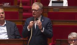 Philippe Juvin dans l'hémicycle de l'Assemblée nationale