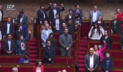 Les députés de gauche ont entonné la Marseillaise.