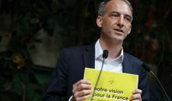 Raphaël Glucksmann, lors d'une réunion politique en juin 2025. (Crédit photo : AFP / Thomas Samson)