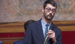 Le député Emmanuel Duplessy (Écologiste et social) à l'Assemblée, le 9 juin 2026 (© LCP)