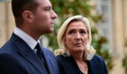 Marine Le Pen, en septembre 2025, avec Jordan Bardella à l'Hôtel de Matignon. (Crédit : Bertrand GUAY / AFP)