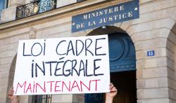 Une manifestation en faveur de la "loi intégrale", à Paris. (Photo par VALERIE DUBOIS / HANS LUCAS / HANS LUCAS VIA AFP)