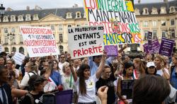 Une manifestation à Paris pour la loi intégrale, le 7 septembre 2026 (Telmo Pinto / NurPhoto / NurPhoto via AFP).