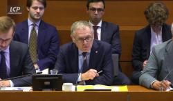 Le rapporteur général du budget, Philippe Juvin, en commission des finances à l'Assemblée nationale