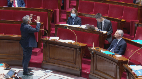 Alexis Corbière face à Bruno Le Maire dans l'hémicycle