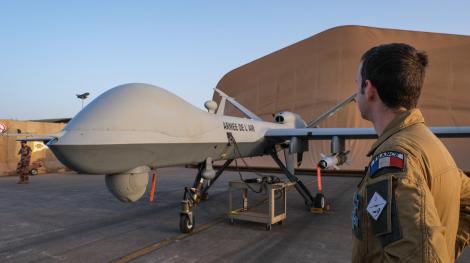 Un drone reaper arme de bombes GBU-12 dans la base aérienne de Niamey (Niger) - Avril 2021.