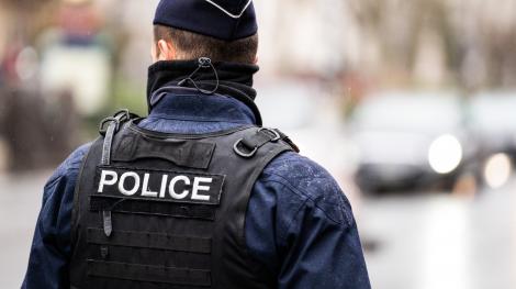 Un policier à Paris en mars 2022