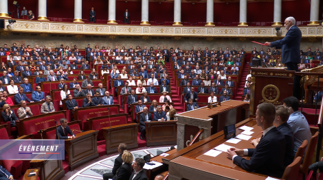 José Gonzalez (RN) ouvre en tant que doyen la première séance de la législature(LCP) José Gonzalez (RN) ouvre en tant que doyen la première séance de la législature(LCP)