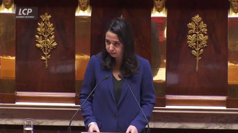 Naïma Moutchou (Horizons) défendant sa proposition de loi à l'Assemblée nationale, jeudi 2 mars 2023.