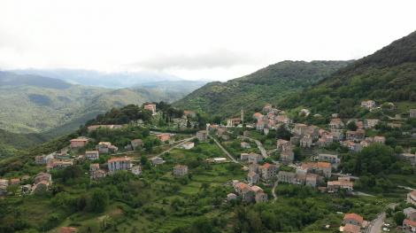 Village en Corse-du-Sud, Illustration - LCP