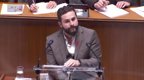 Sébastien Peytavie dans l'hémicycle, le 3 décembre 2024