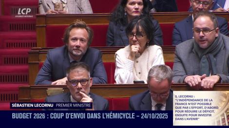 Boris Vallaud et Olivier Faure à l'Assemblée nationale, vendredi 24 octobre. 