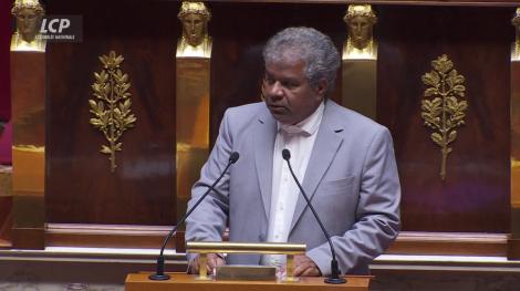 Jean-Hugues Ratenon (LFI) dans l'hémicycle, le 27 novembre 2025