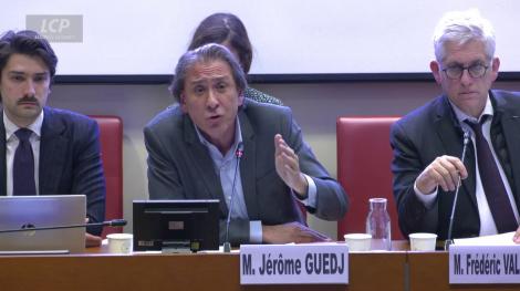 Les députés ont rétabli la suspension de la réforme en commission