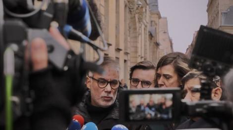 Olivier Faure et la délégation socialiste à la sortie de Matignon, le 1er décembre 2025.jpg