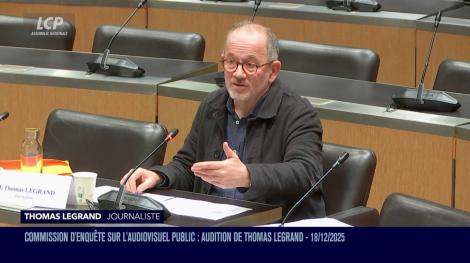 Thomas Legrand devant la commission d'enquête, le 18 décembre 2025.