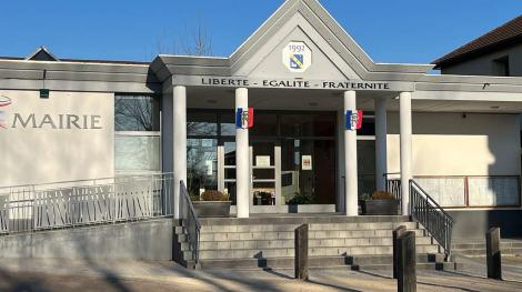 La mairie de Bourg-Saint-Christophe Wikimedia