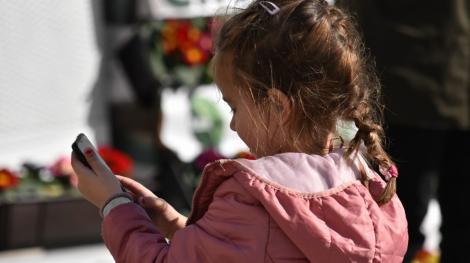 Téléphone portable enfant réseaux sociaux