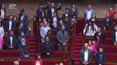 Les députés de gauche ont entonné la Marseillaise.