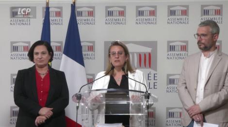 Les députés Alexandra Martin, Perrine Goulet et Arnaud Bonnet