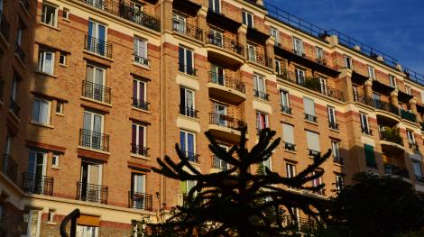 Un immeuble à Paris (© Flick / Jeanne Menjoulet)
