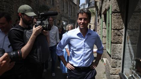 Gabriel Attal à Landerneau, dans le Finistère, le 23 juillet.