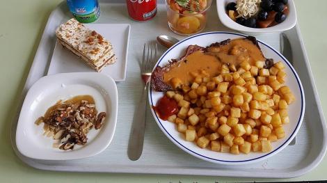 Un plateau repas étudiant (©Wikimedia)